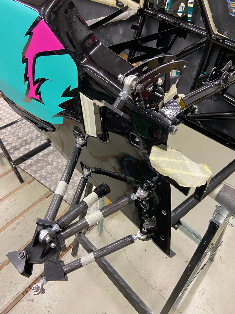 Suspension wishbones on Adia, side view